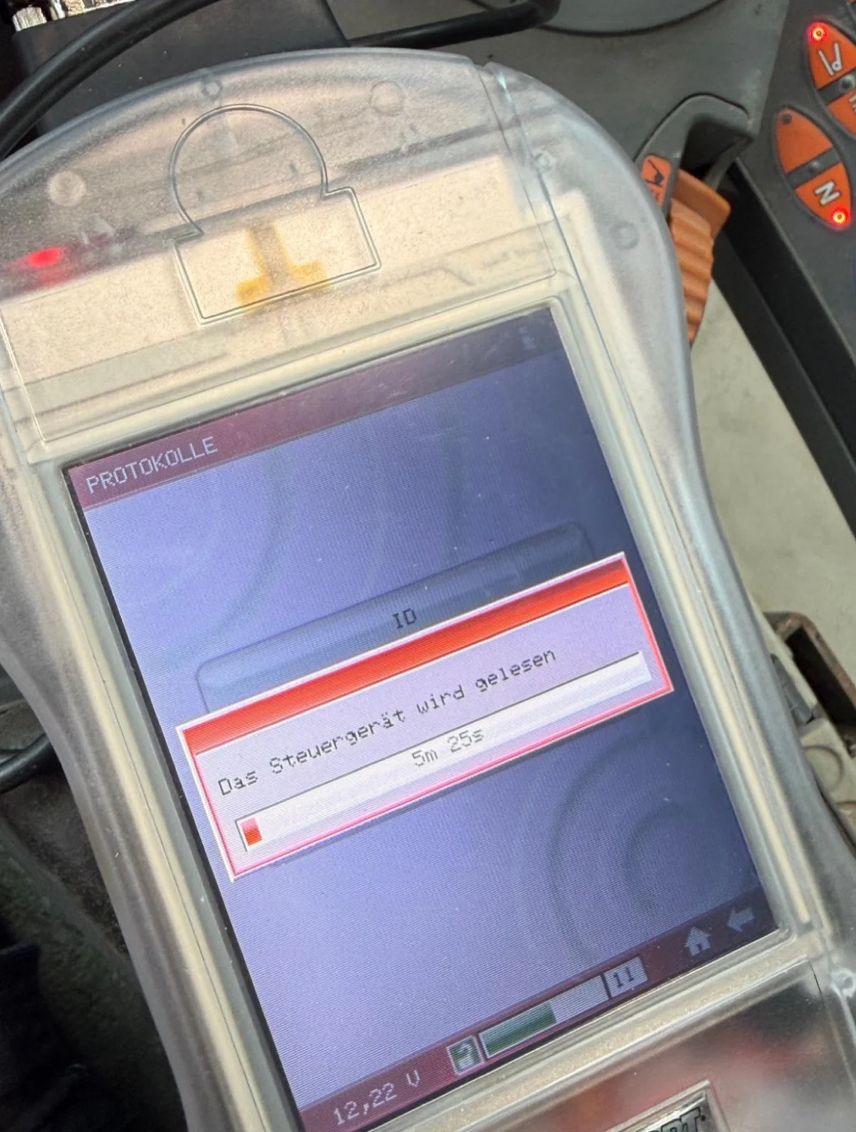 Display des Programmiergeräts beim Auslesen des Steuergeräts