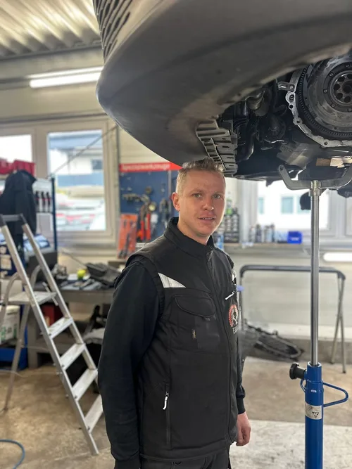 Marcel Dietrich, Kfz-Mechatroniker bei der Kraftfahrzeugtechnik Euler GmbH