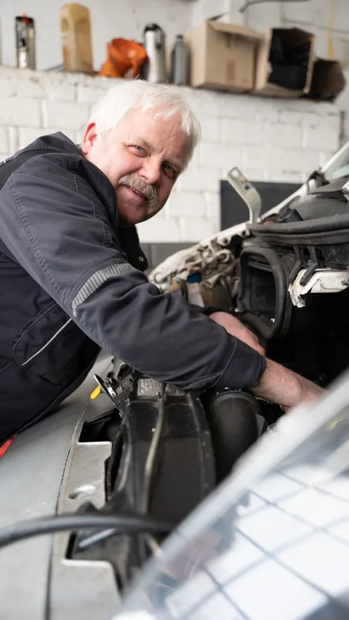 Matthias Schöbella, Kfz-Mechaniker bei der Kraftfahrzeugtechnik Euler GmbH